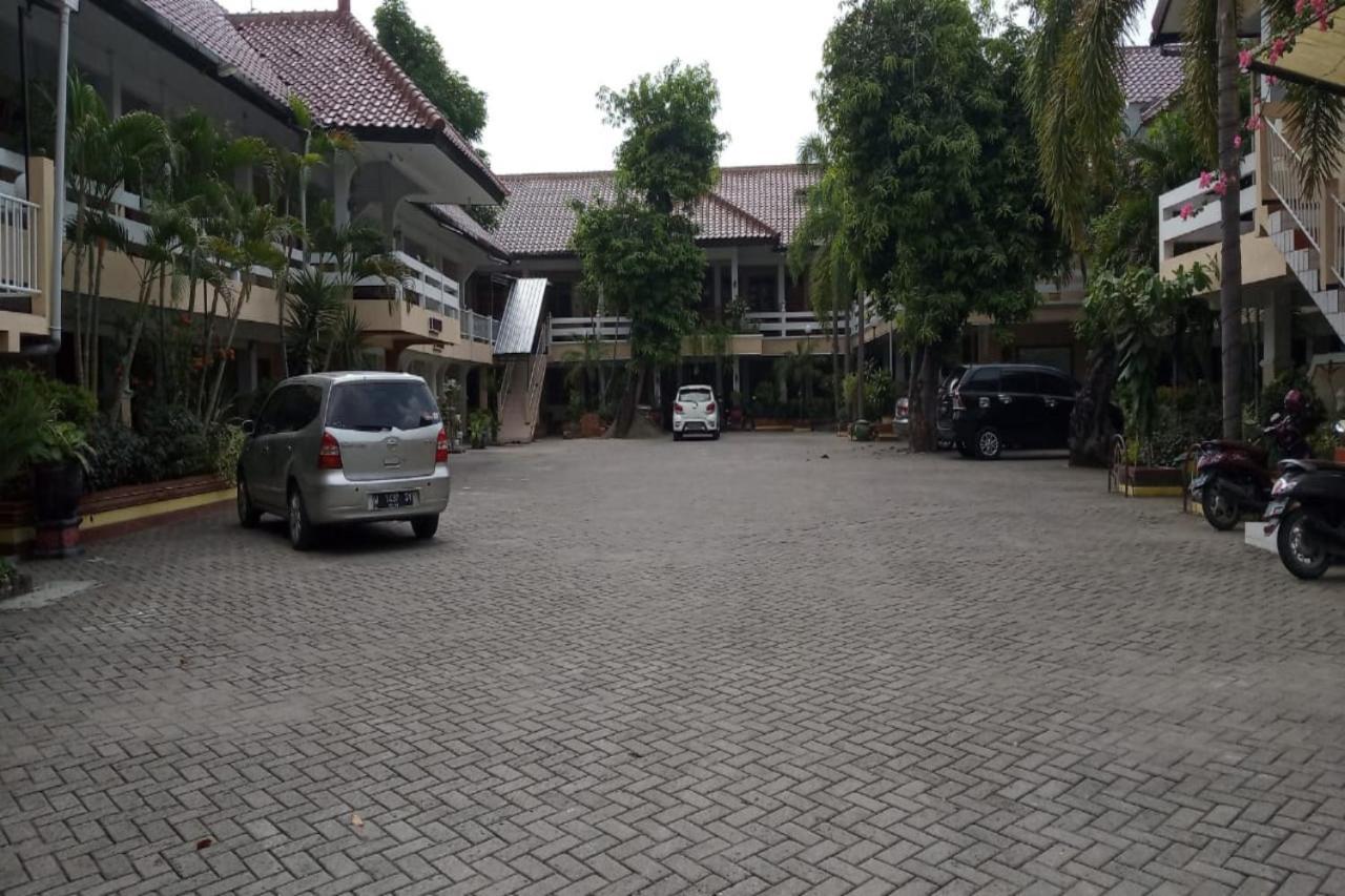 Oyo 2671 Wisma Djaja Syariah Bojonegoro Exterior foto